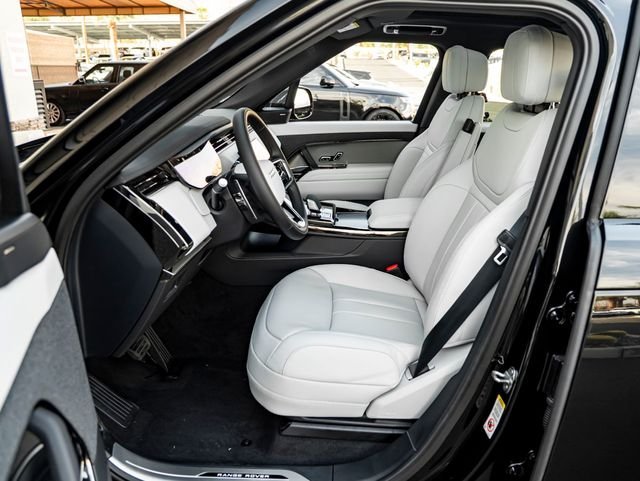 New 2026 Santorini Black LAND ROVER SE image 14