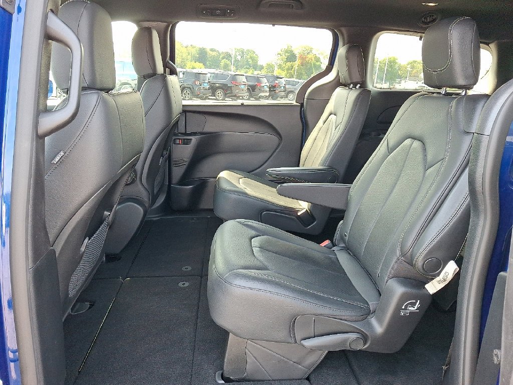 Used 2020 Blue Chrysler Touring L image 11