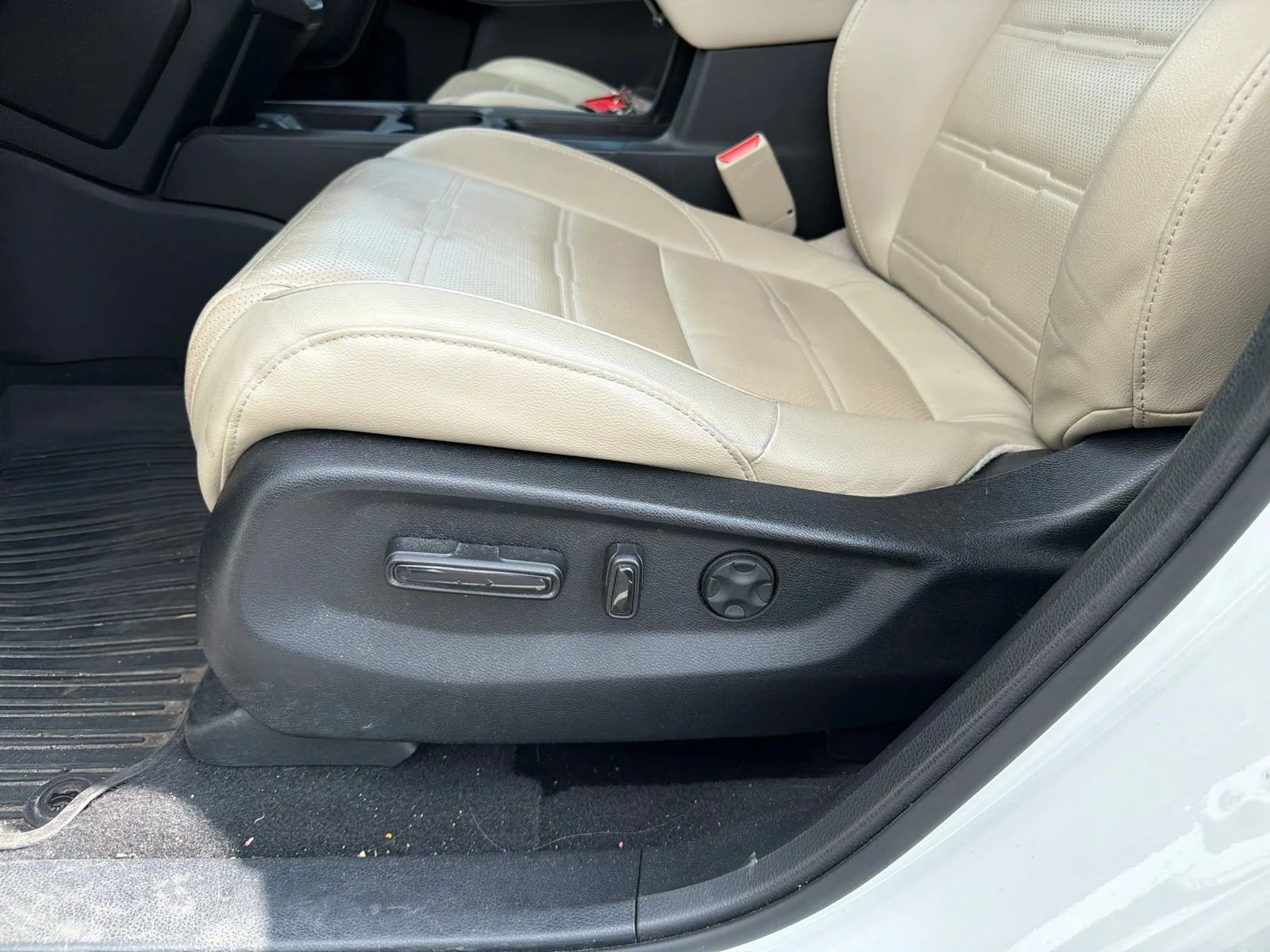 Used 2017 White Honda Touring image 12