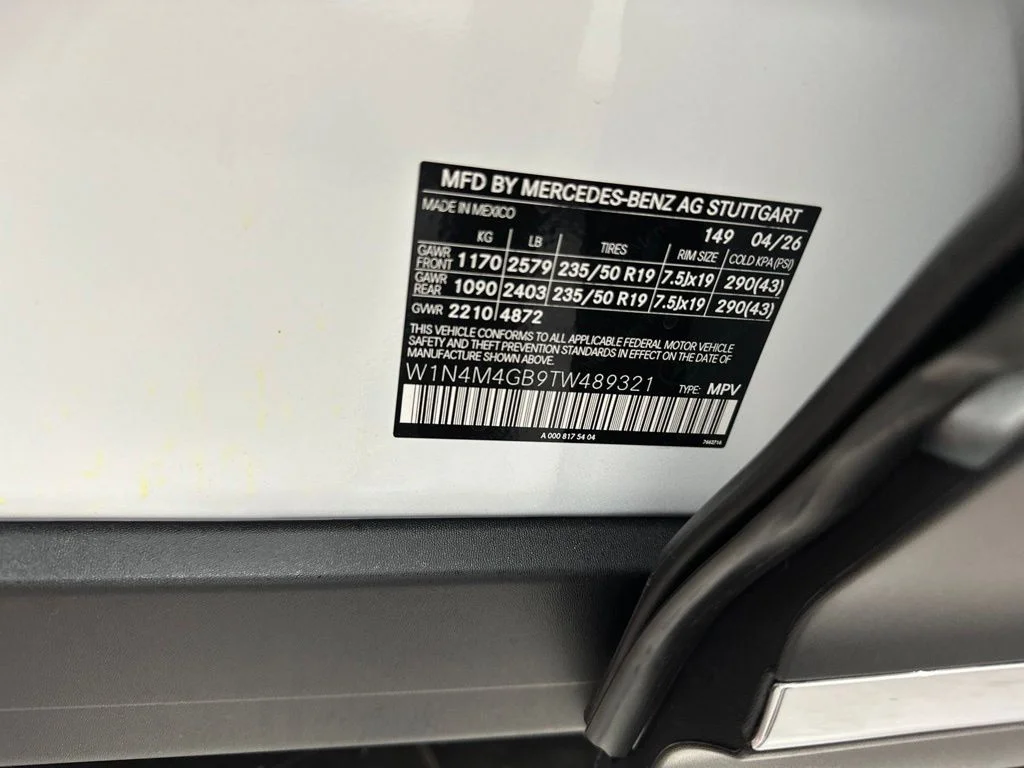 New 2026 White Mercedes-Benz GLB 250 image 29
