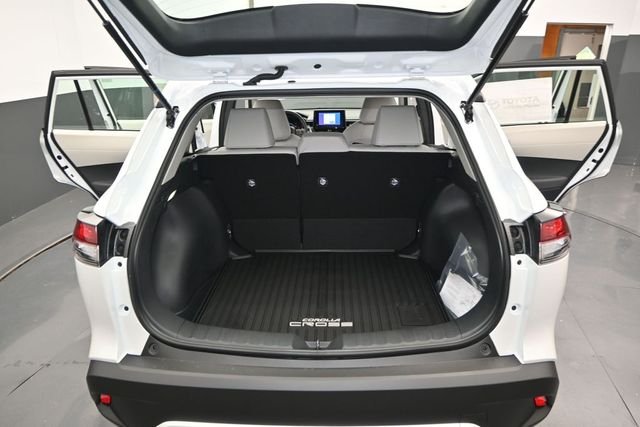 New 2026 Wind Chill Pearl Toyota L image 12
