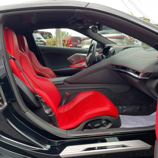 Used 2020 BLACK Chevrolet 2LT image 6
