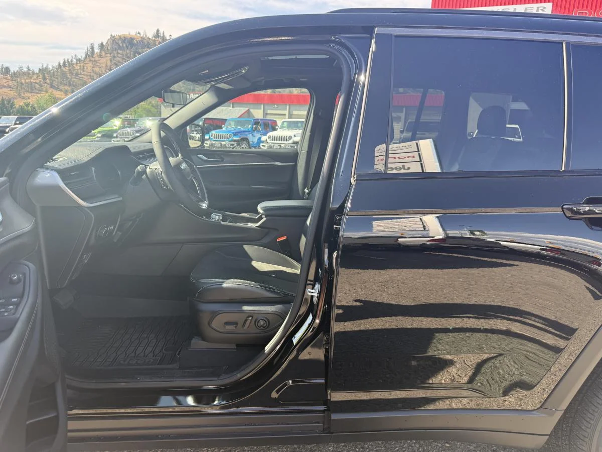 New 2026 Black Jeep Altitude image 12