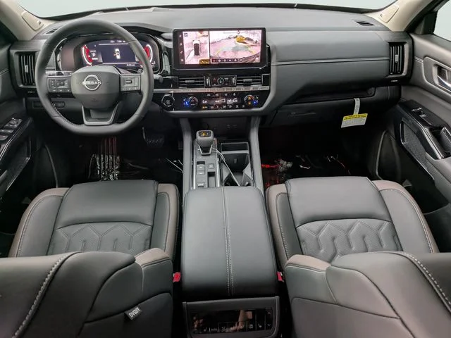New 2026 Everest White Pearl TriCoat / Super Black Two-tone Nissan Platinum image 10