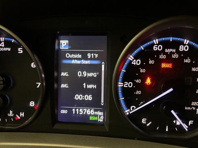 Used 2018 Silver Toyota XLE image 10