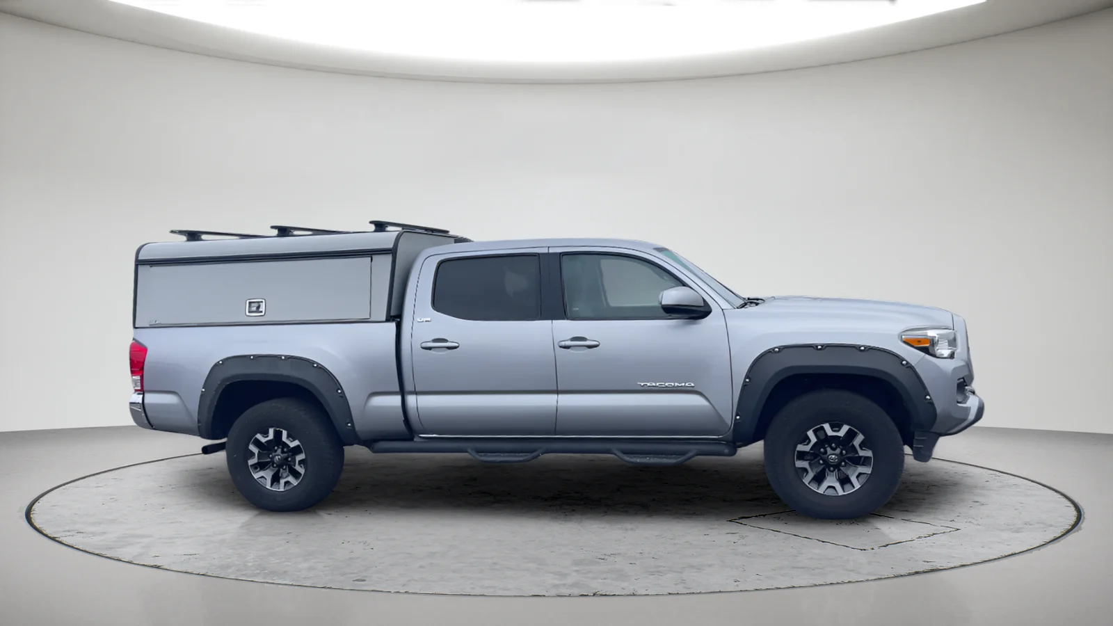 Used 2017 Silver Toyota SR5 image 5