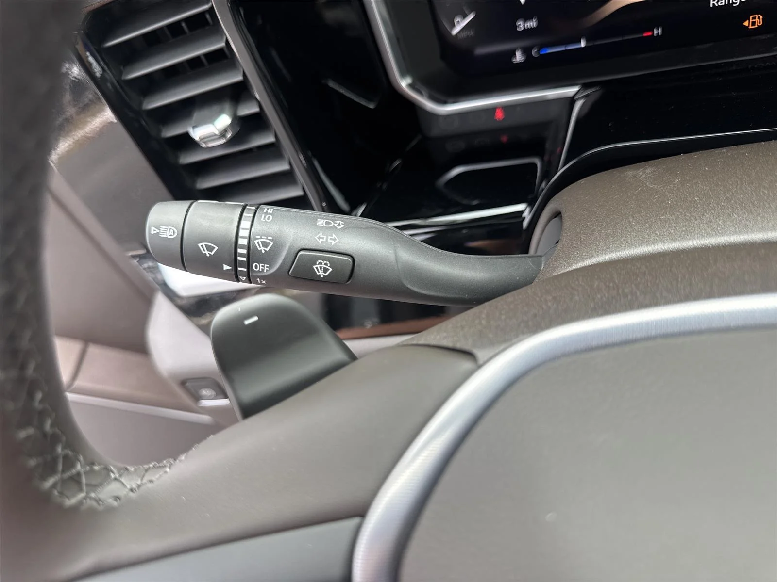 2026 GMC Sierra 1500 SLT - Photo 21