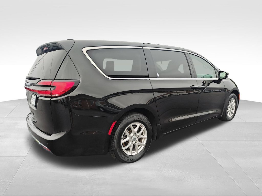 Used 2024 Black Chrysler Touring L image 5