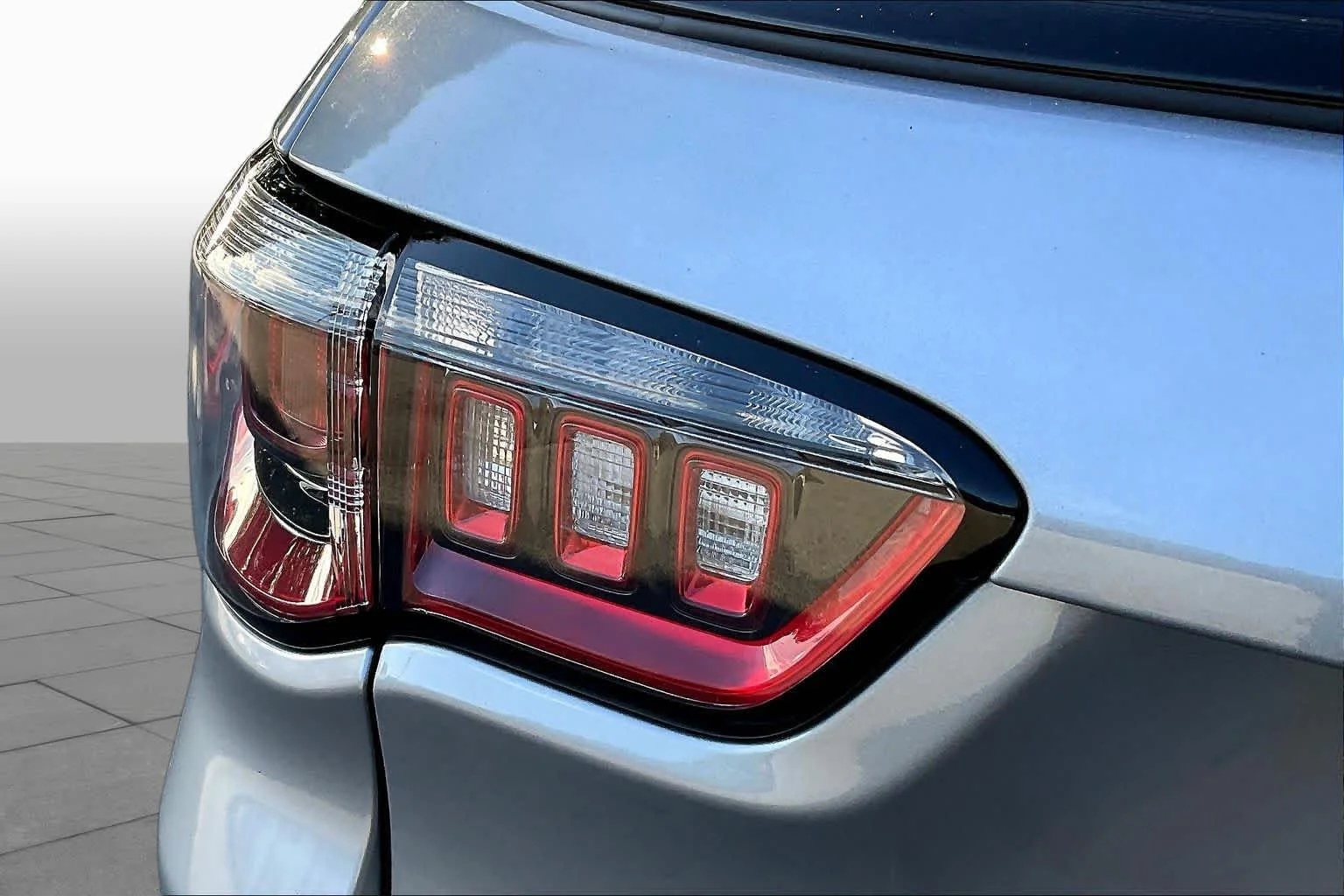 Used 2023 Billet Silver Metallic Clearcoat Jeep Trailhawk image 28