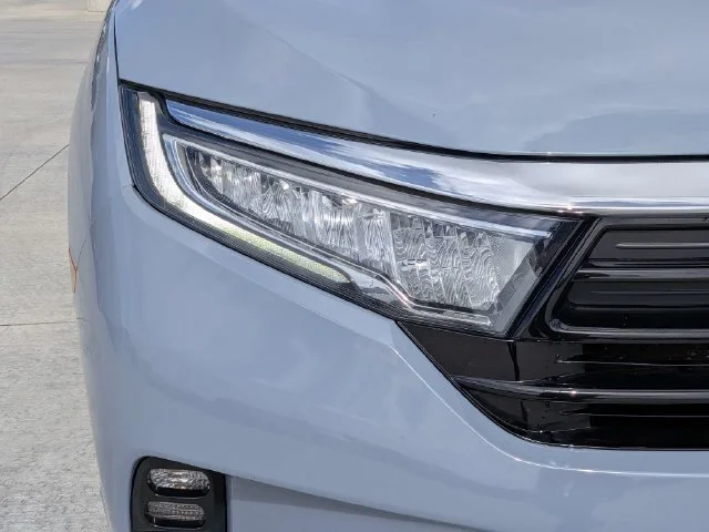 Used 2024 Gray Honda Touring image 11