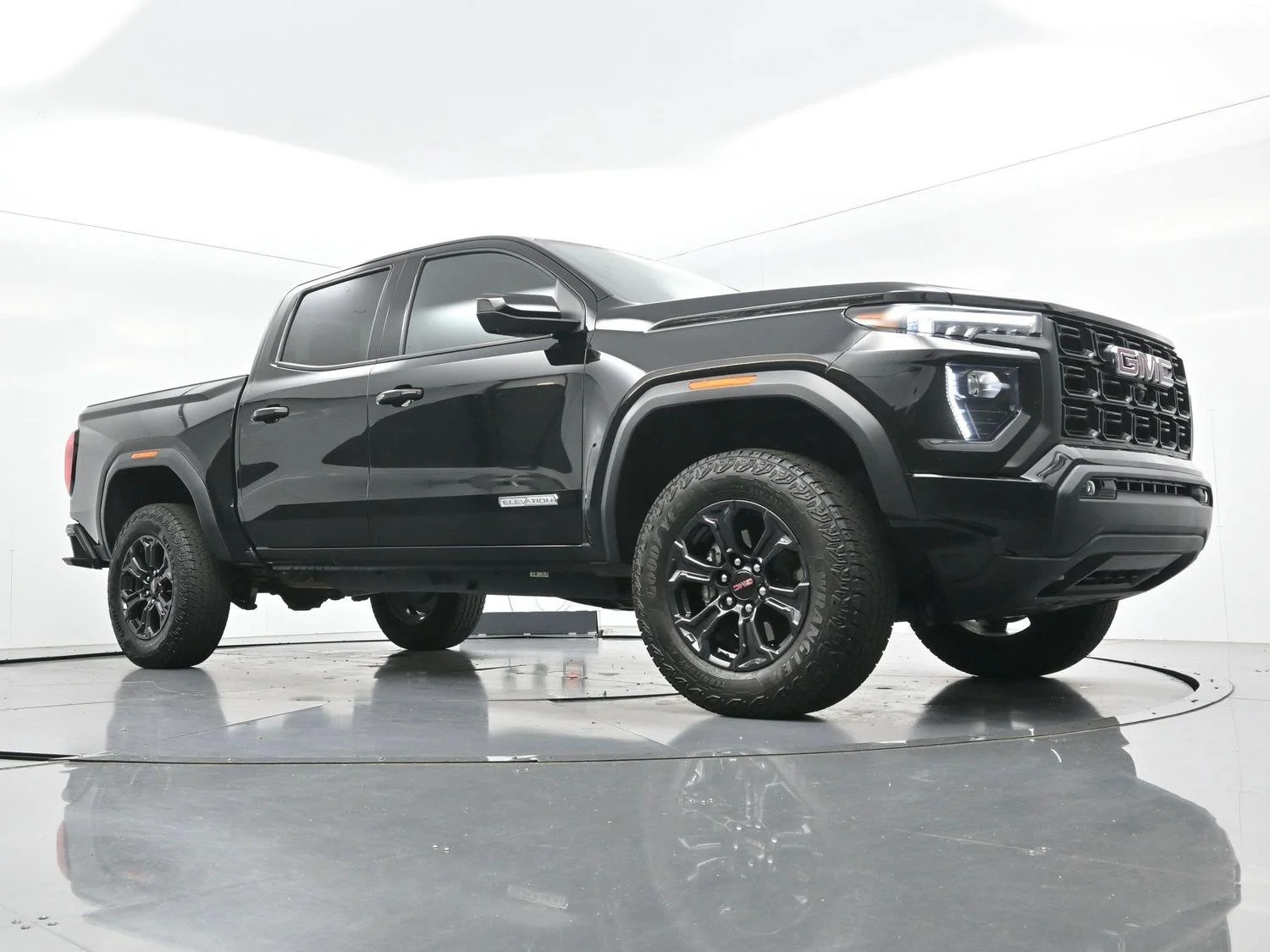 Used 2025 Onyx Black GMC Elevation image 42