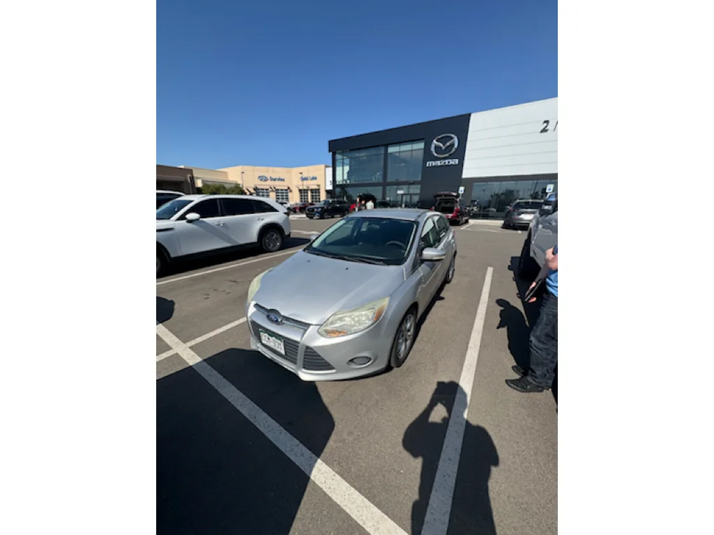 Used 2013 Ingot Silver Metallic Ford SE image 3