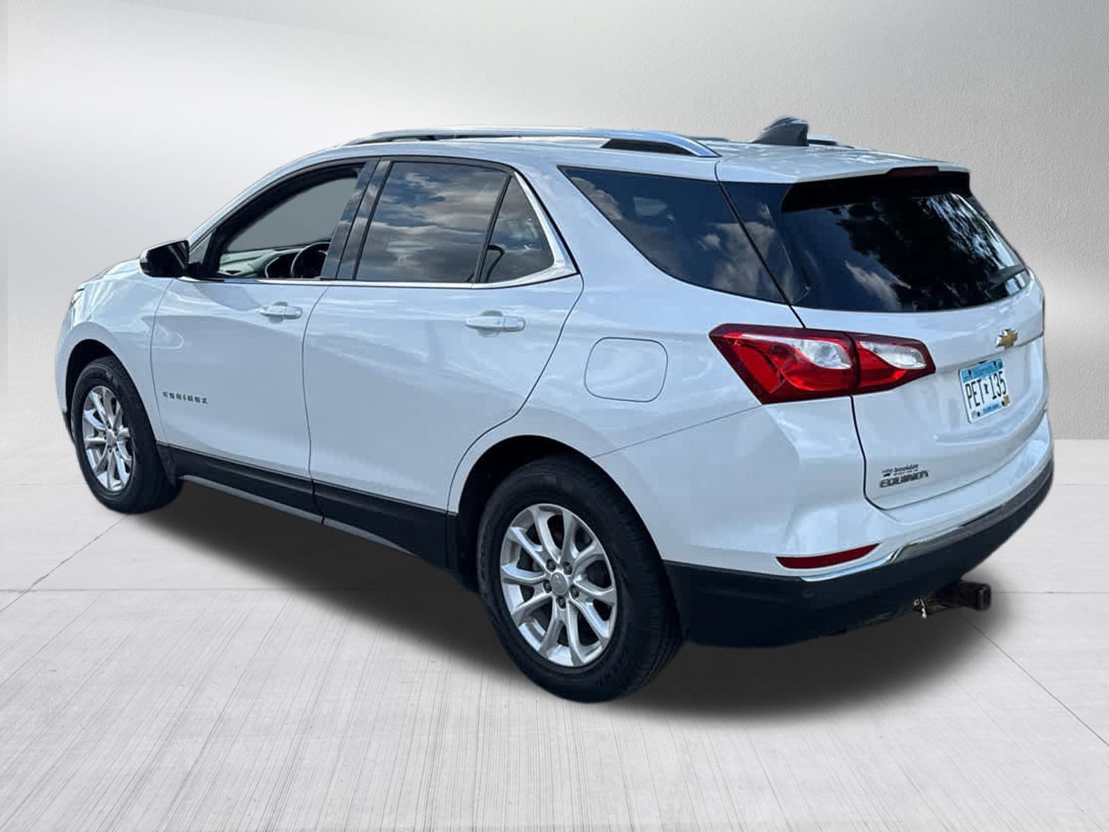 Used 2018 IRIDESCENT PEARL TRICOAT Chevrolet LT image 4