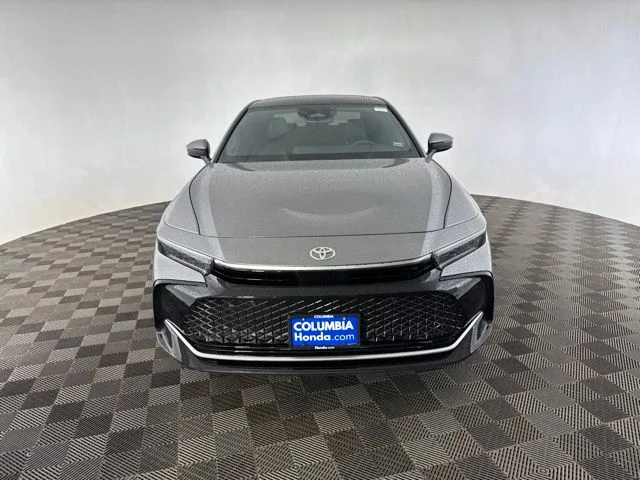 Used 2024  Toyota Limited image 2