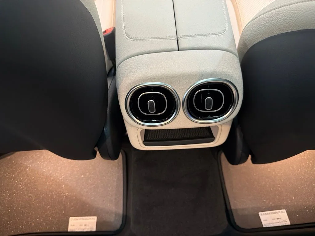 New 2027 White Mercedes-Benz GLC 300 image 23