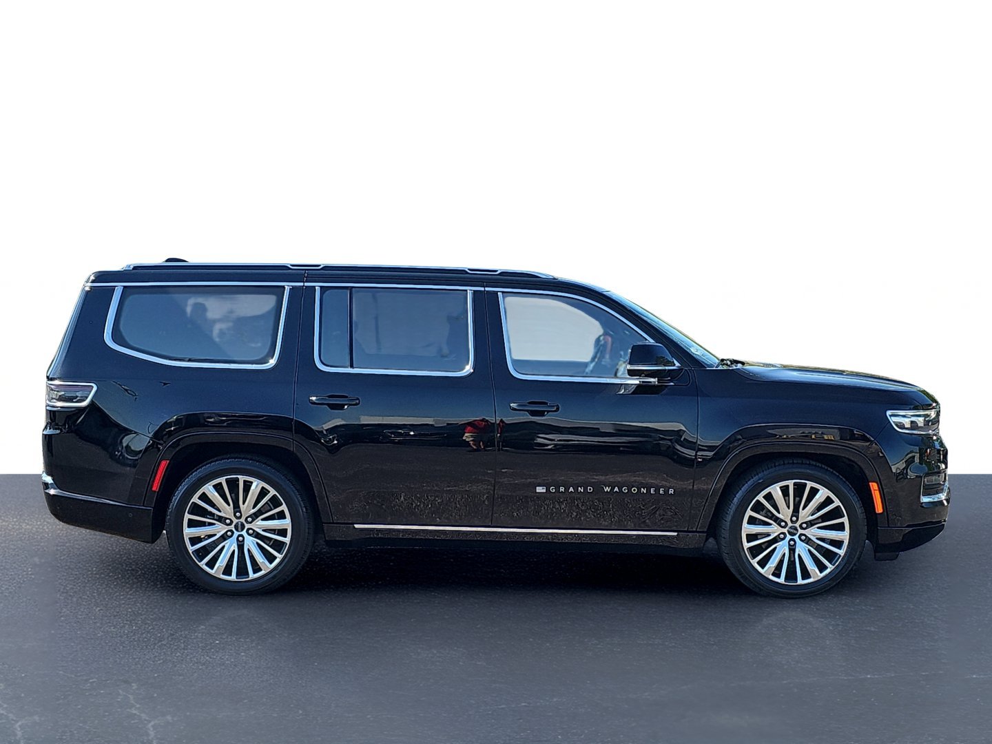 Used 2022 Diamond Black Crystal Pearlcoat Jeep Series III image 6