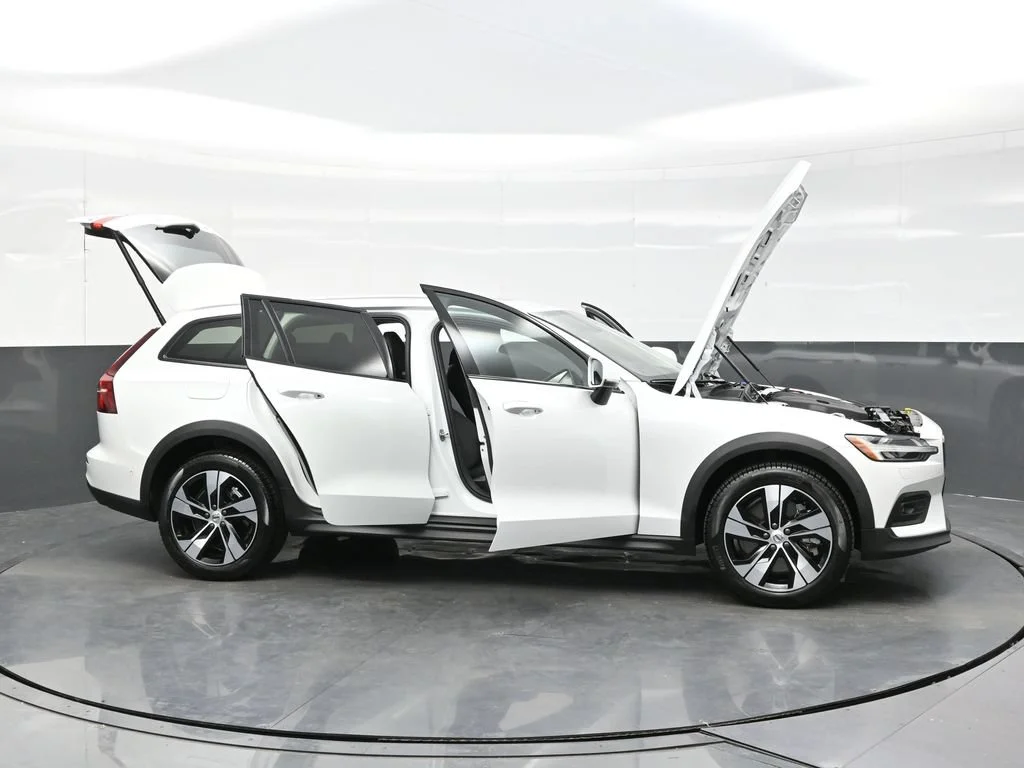 Certified Used 2026 Crystal White Volvo Plus image 42