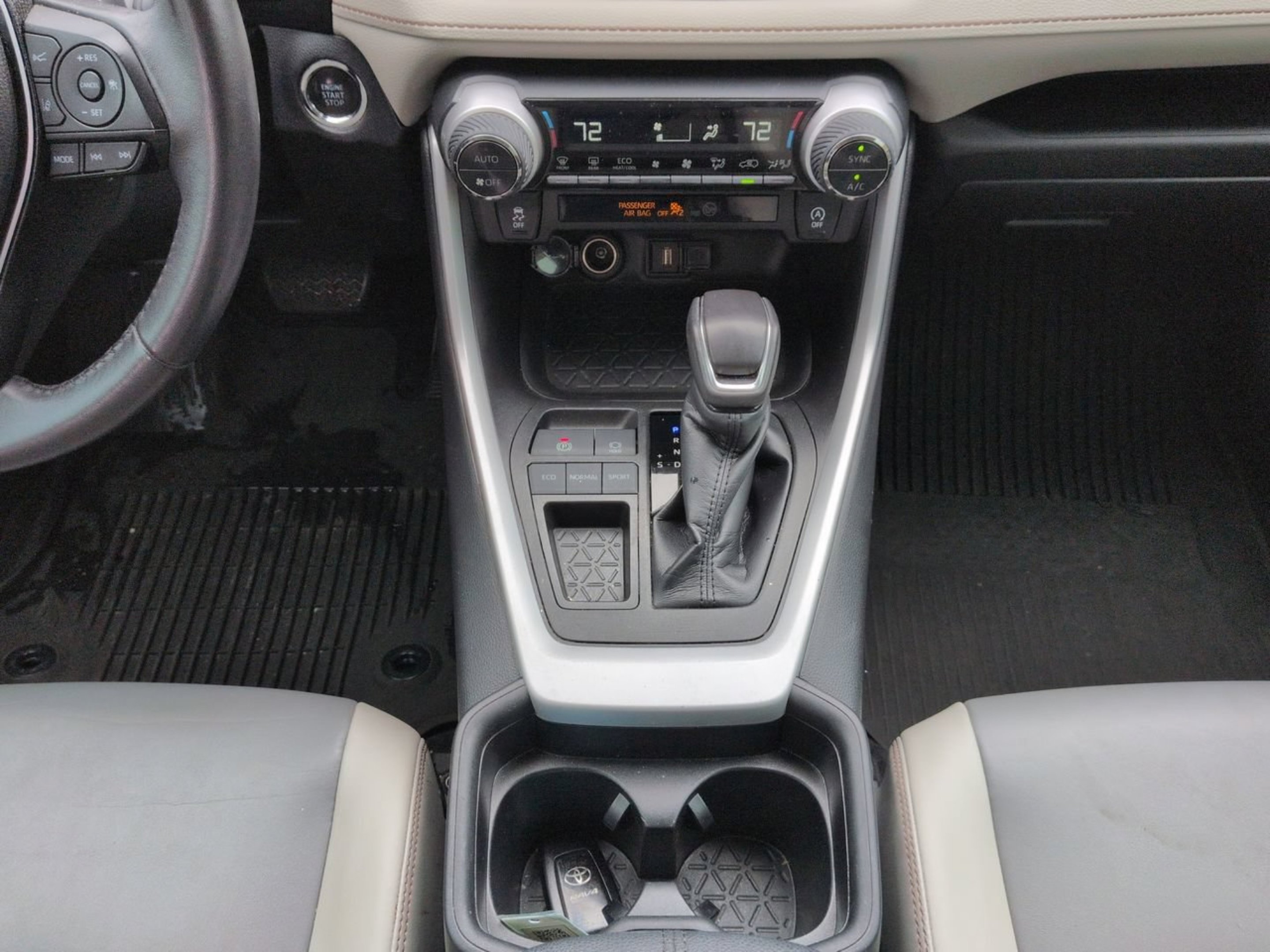 Used 2021 Silver Sky Metallic Toyota XLE Premium image 17