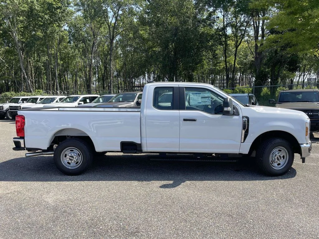 New 2026 Oxford White Ford XL image 2