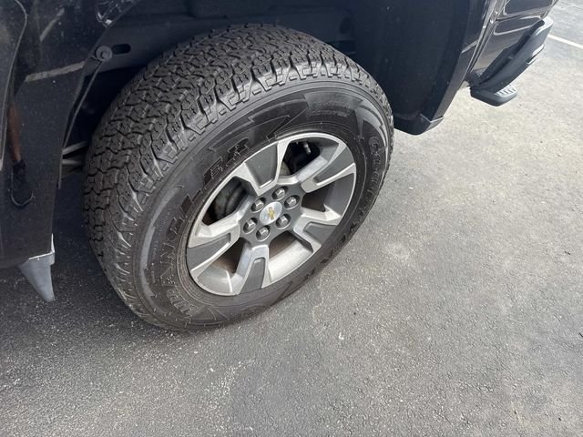 Used 2016 Black Chevrolet Z71 image 19