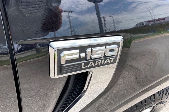 Used 2022 Black Ford Lariat image 28