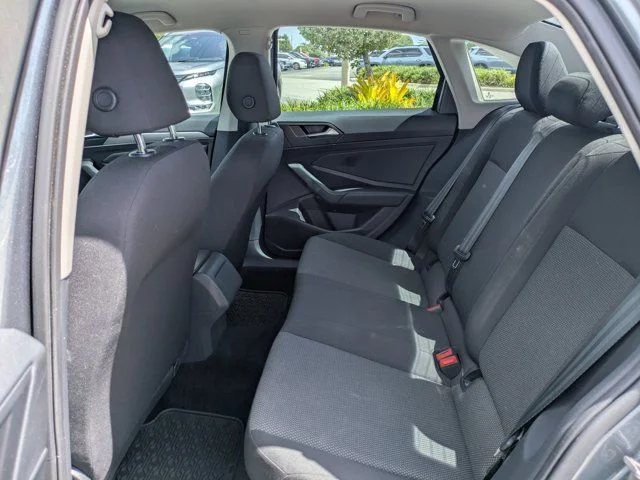 Used 2019 Platinum Gray Metallic Volkswagen 1.4T SE image 14