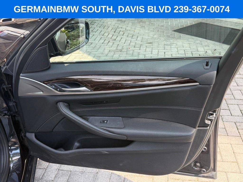 Used 2018 Dark Graphite BMW 530i xDrive image 23