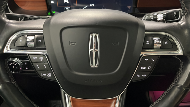 Used 2020 Black Lincoln Reserve image 16