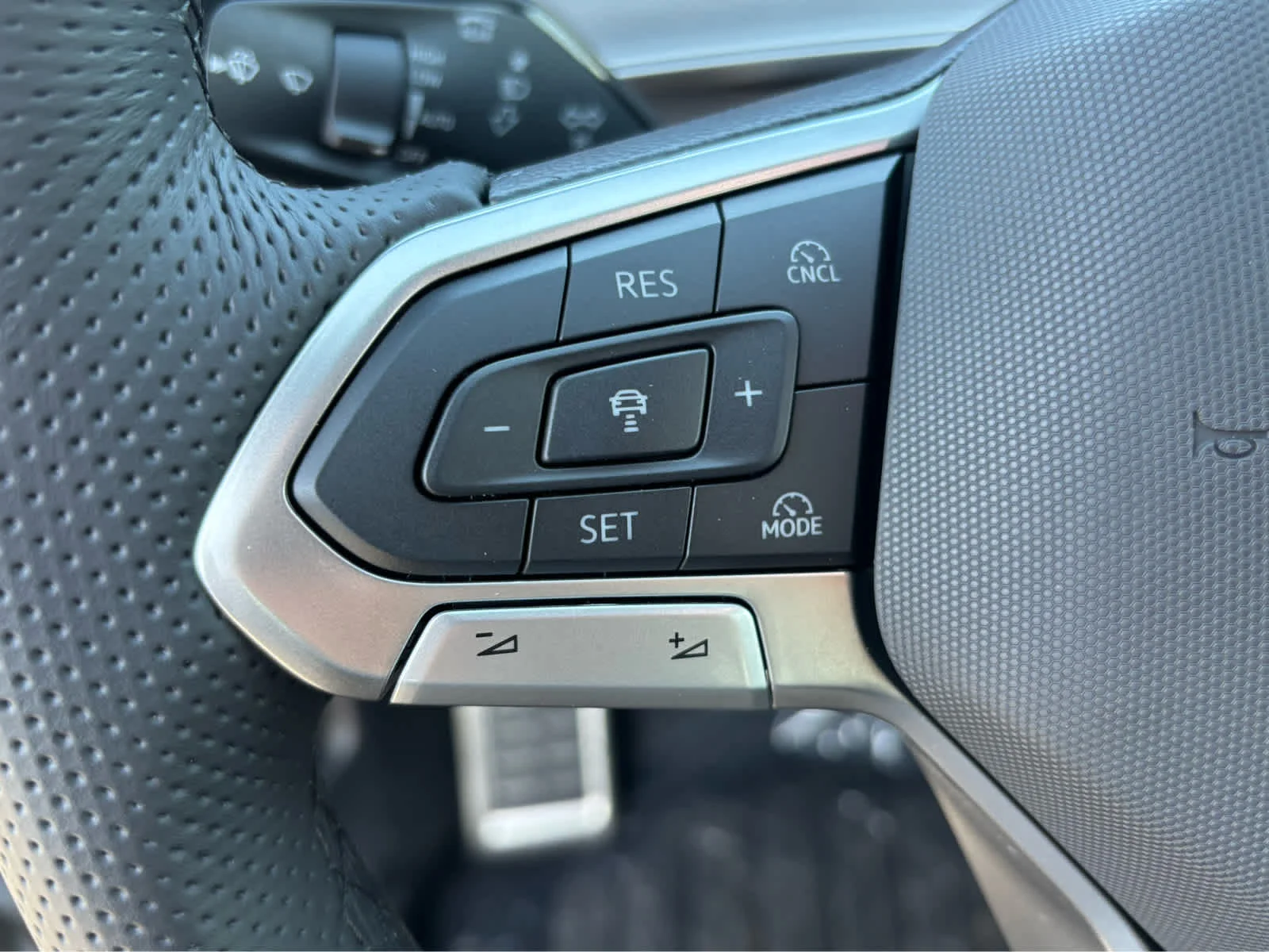 New 2026 PLATINUM GRAY Volkswagen SE R-Line Black image 14