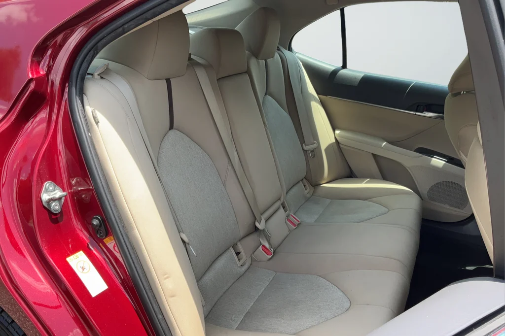 Used 2018 Red Toyota LE image 21
