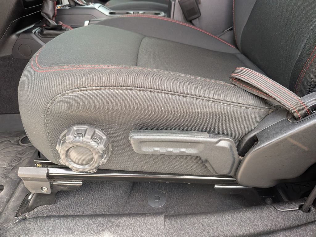 Used 2021 Bright White Clearcoat Jeep Rubicon image 17