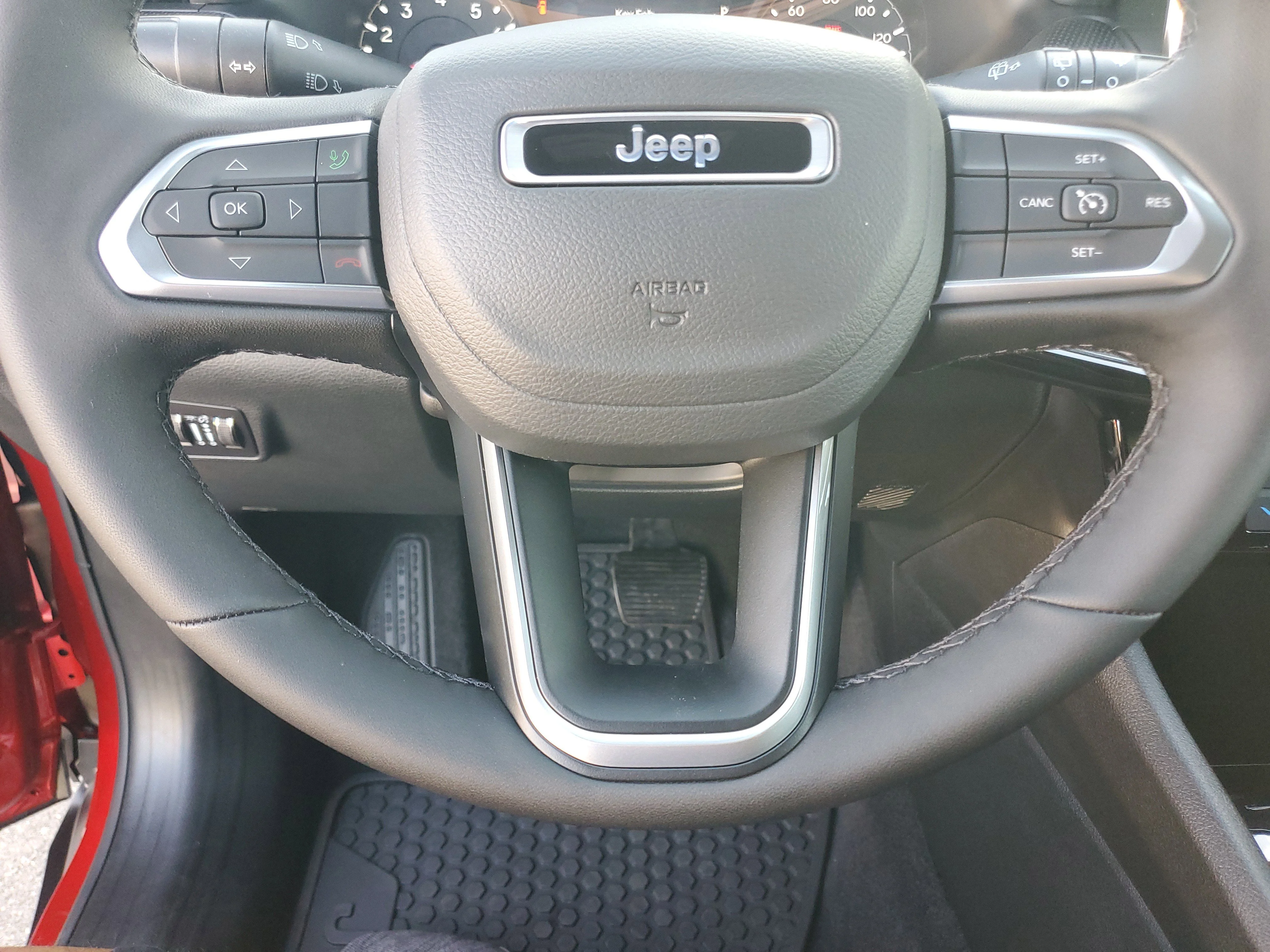 New 2026 Red Hot Pearl-Coat Exterior Paint Jeep Latitude image 23