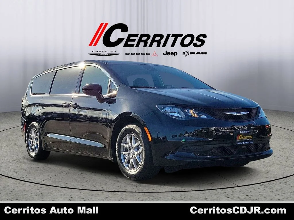 2025 Chrysler Voyager LX's photo