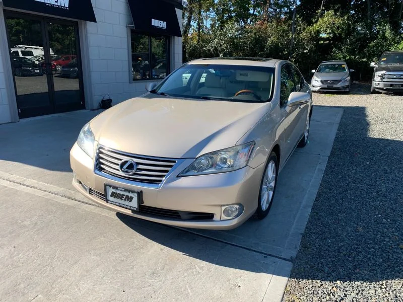 Used 2011 Gold Lexus ES 350 Sedan 4D image 3