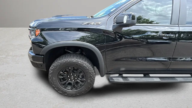 Used 2025 Black Chevrolet ZR2 image 33