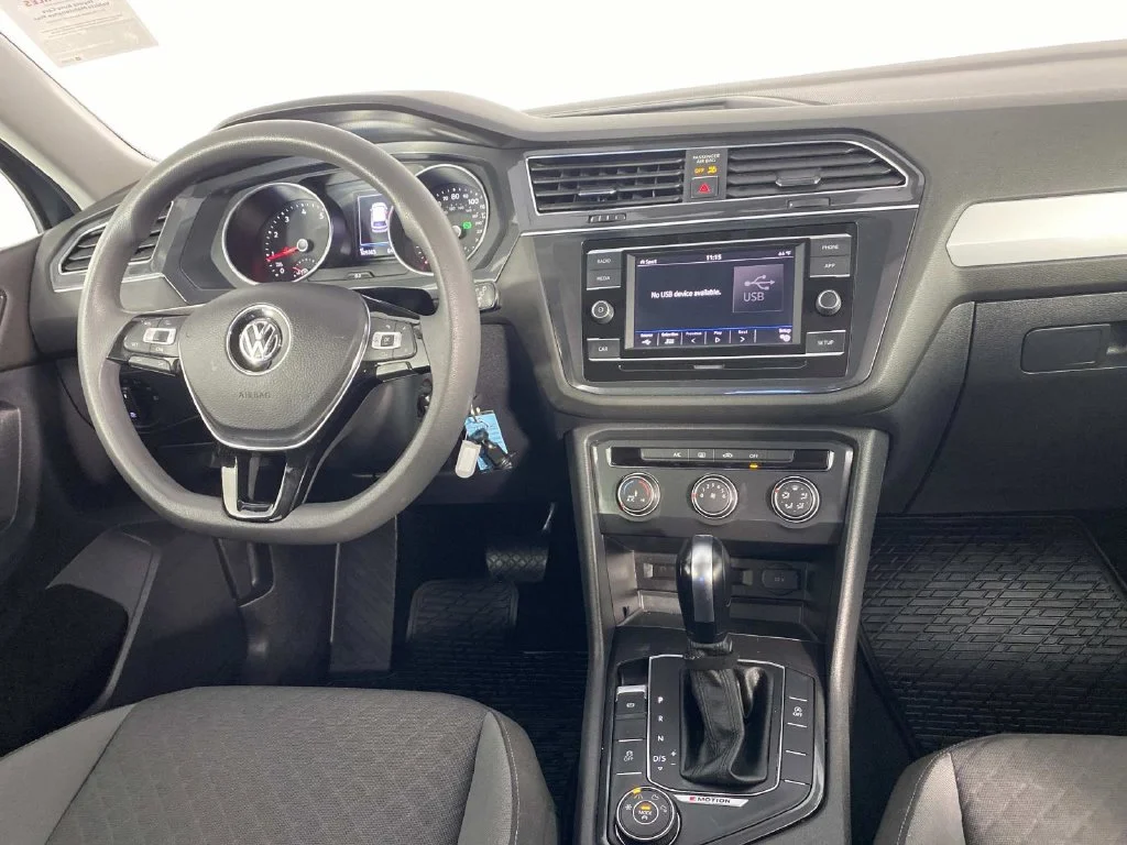 Used 2018 Platinum Gray Metallic Volkswagen 2.0T S image 13