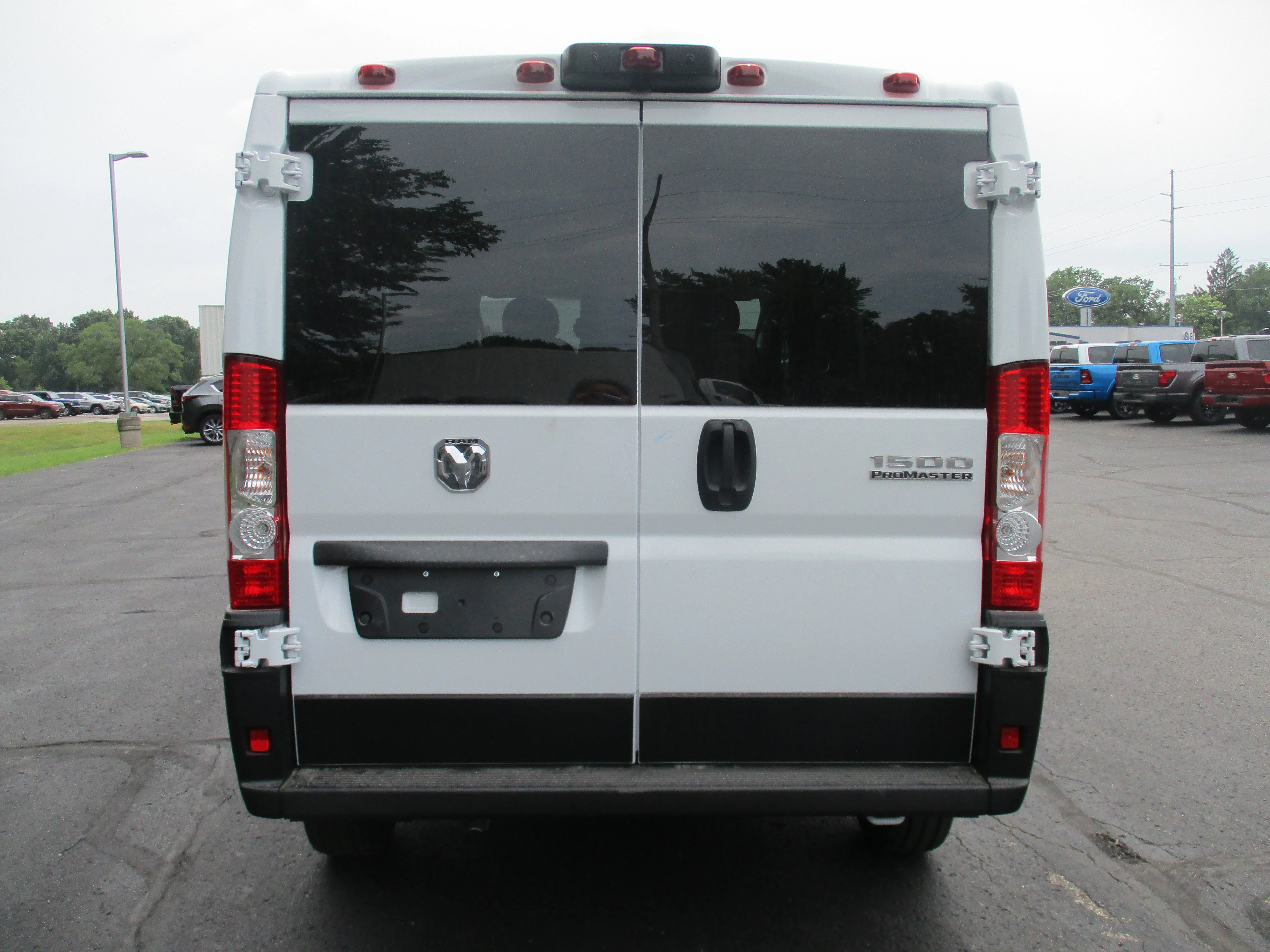 New 2026 Bright White Clear-Coat Exterior Paint RAM Tradesman image 7