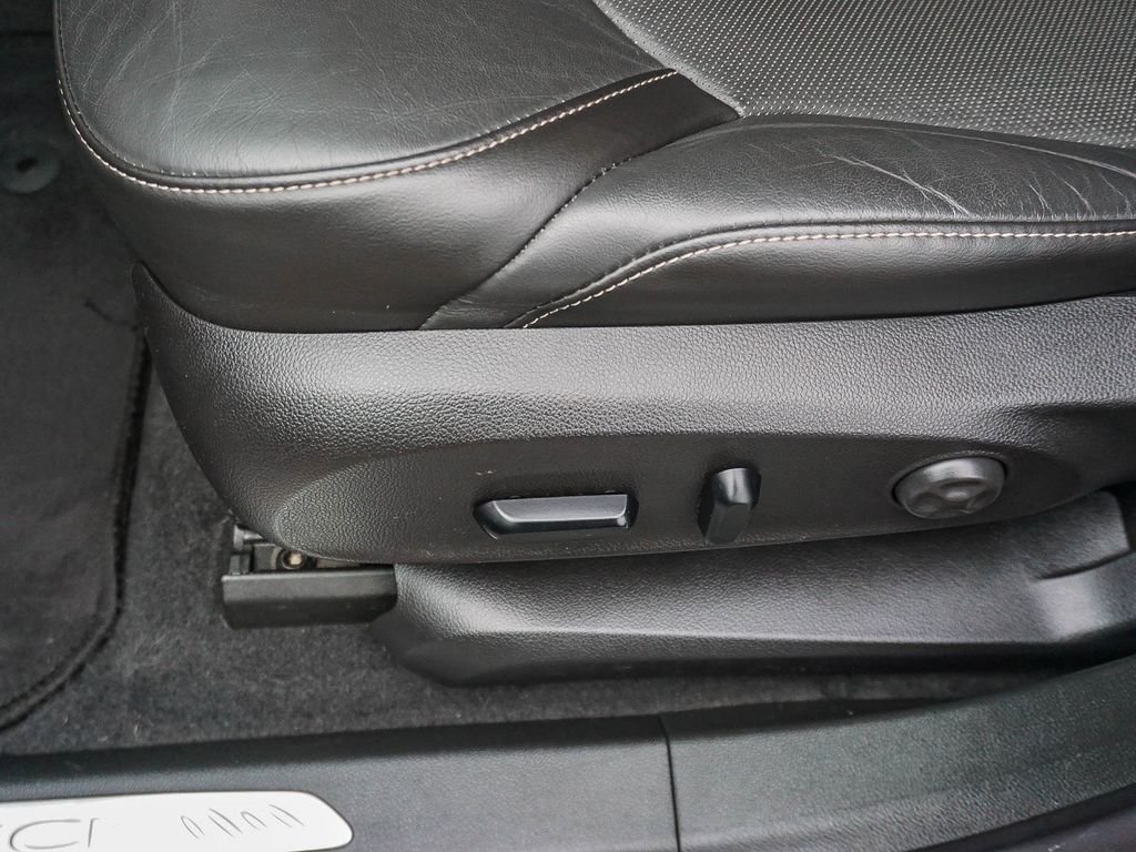 Used 2017 White Buick Essence image 20