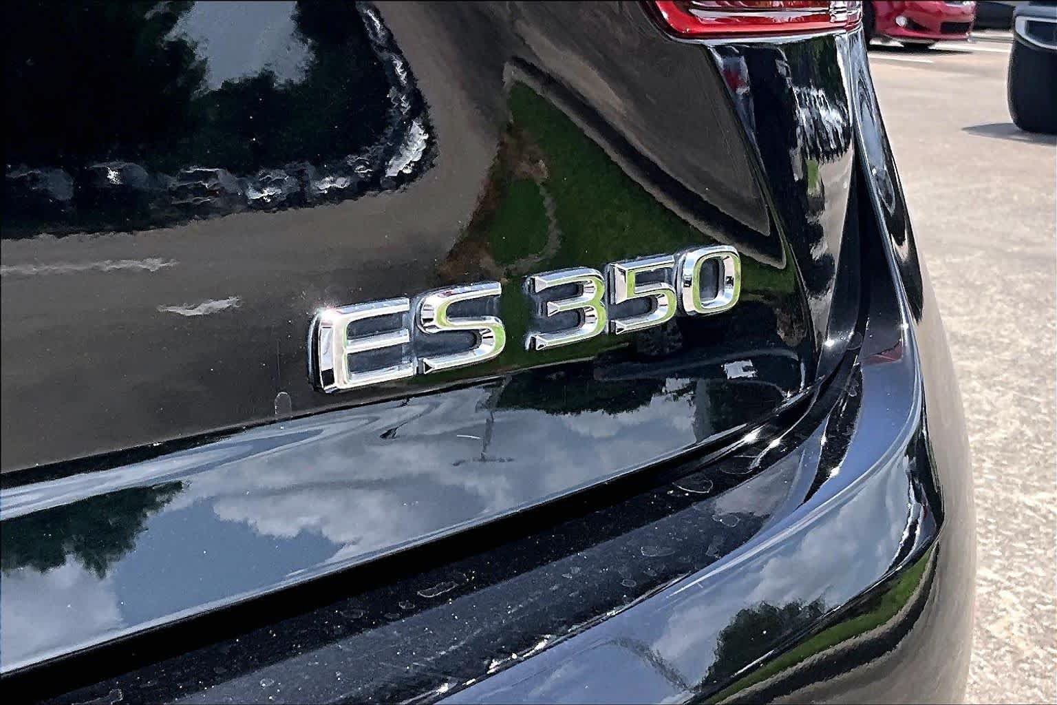 Used 2014 Obsidian Lexus  image 28
