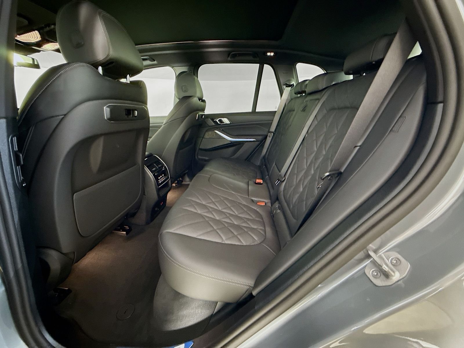 New 2026 Skyscraper Grey Metallic BMW xDrive50e image 26