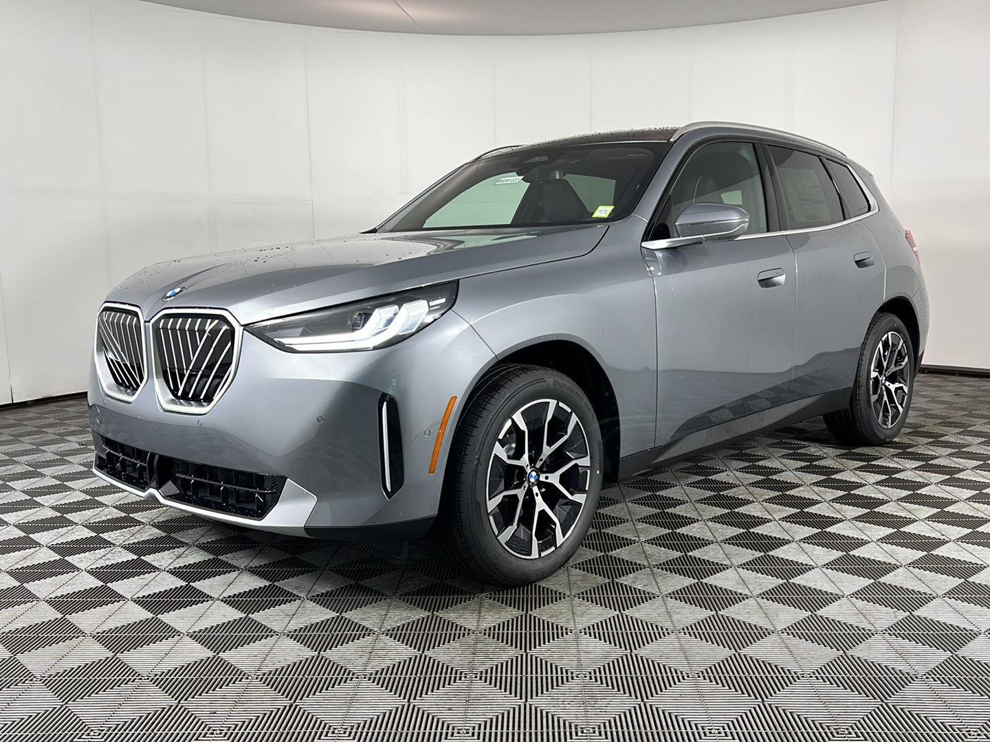 New 2026 Skyscraper Grey Metallic BMW 30 xDrive image 4