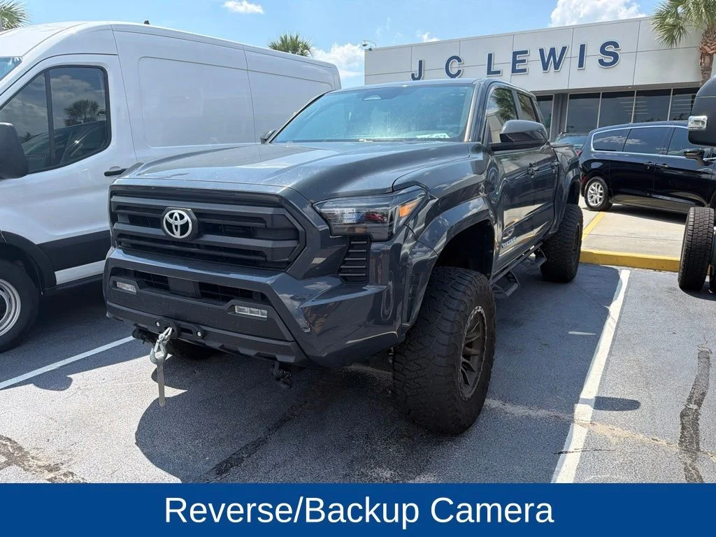 Used 2024  Toyota SR5 image 3
