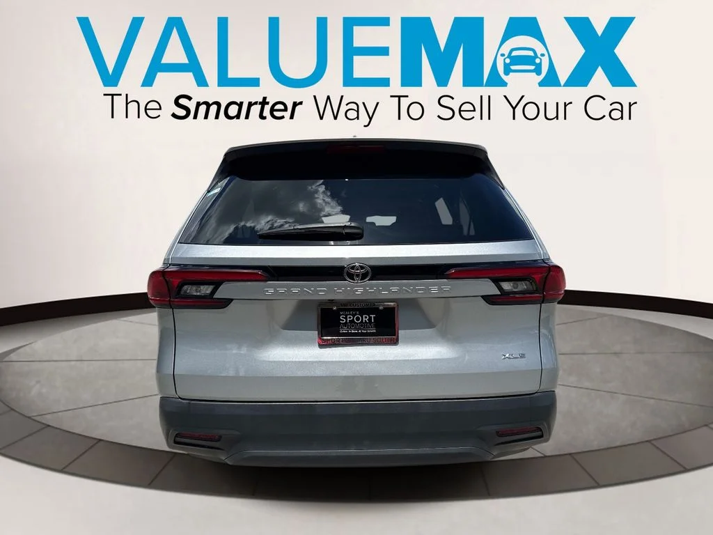 Used 2025 Silver Toyota XLE image 5