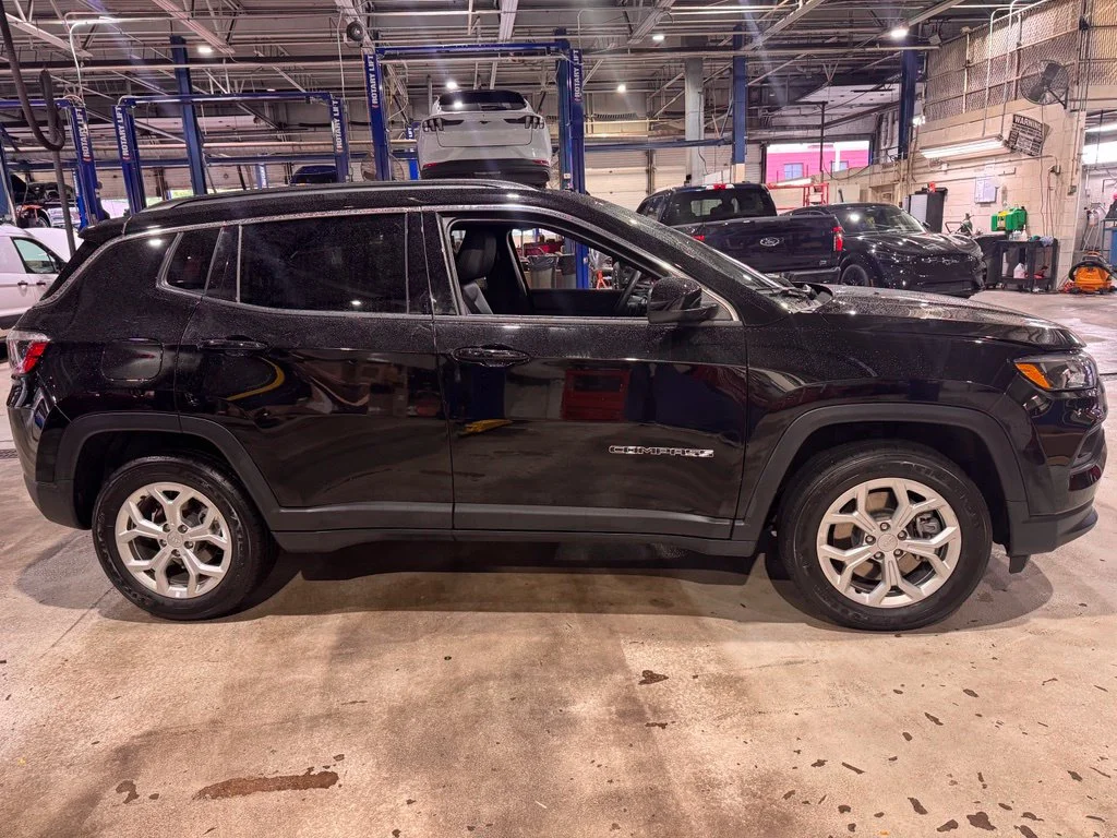 Used 2024 Diamond Black Jeep Latitude image 6