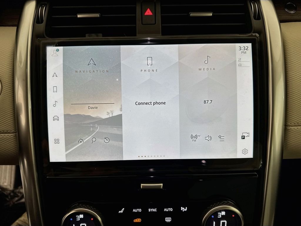 New 2026 Fuji White Land Rover Dynamic SE image 15