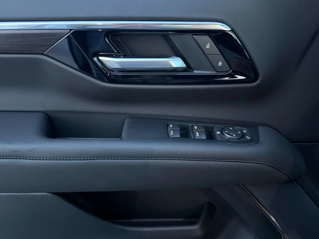New 2026 Summit White Chevrolet LS image 18