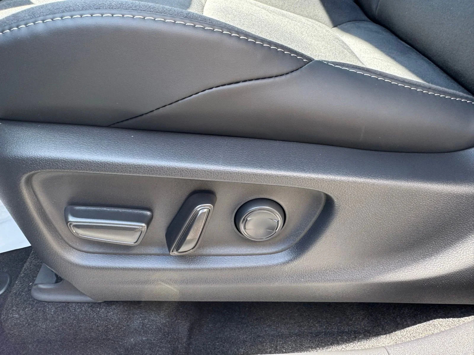 New 2026 Cement with Midnight Black Metallic roof <sup>1</sup> Toyota  XSE image 17