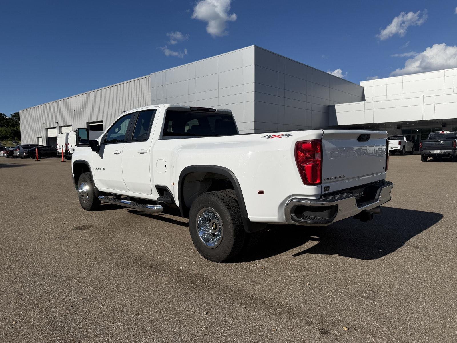 Used 2023 Summit White Chevrolet LT image 4
