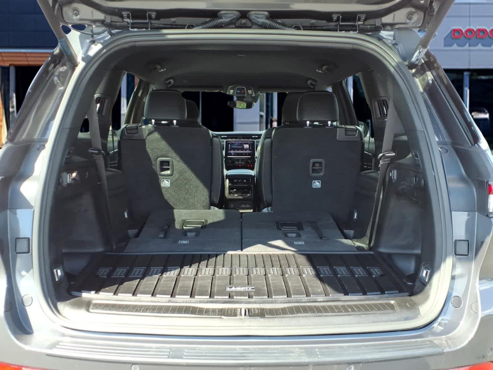 Used 2024 Baltic Gray Metallic Clearcoat Jeep Limited image 6