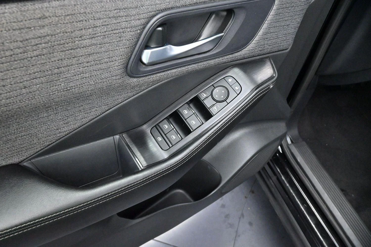 Used 2023 Super Black Nissan SV image 10